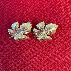 Vintage gold leaf clip on earrings